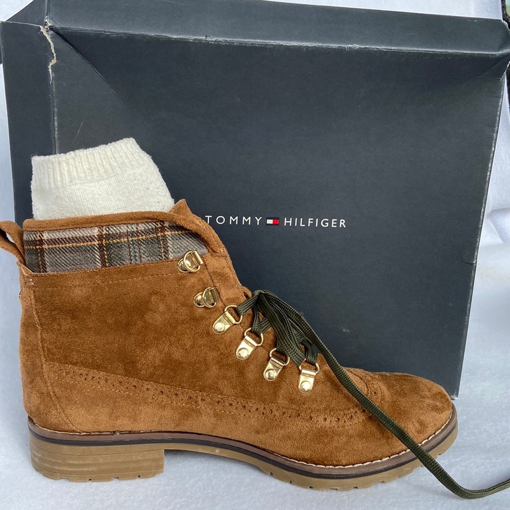 Tommy Hilfiger Women’s 10M High Top Boot OLLIA